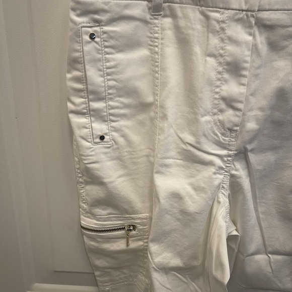 Chico's 0.5P 6P Woman's Ultimate Fit Luxe Twill Utility Crop Ankle Pants White - Picture 2 of 6
